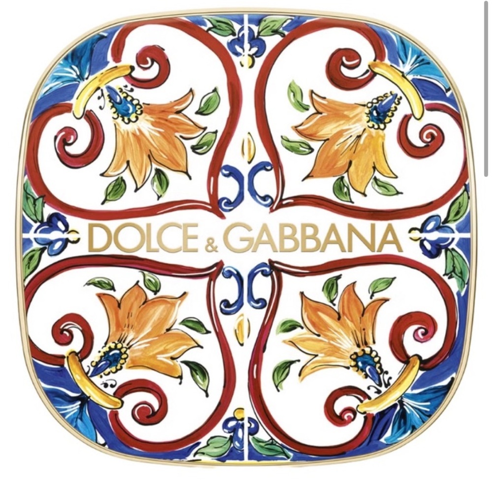 Dolce & Gabbana glow highlighter - Picture 3 of 6